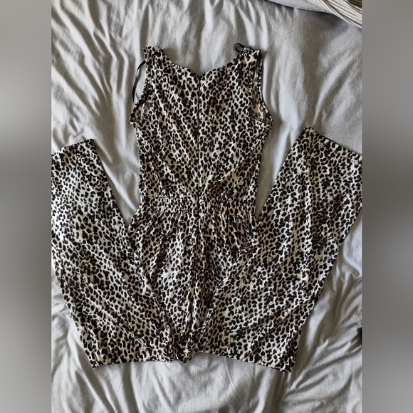 Calvin Klein sleeveless animal print jump suit. Size 4 - Picture 7 of 10